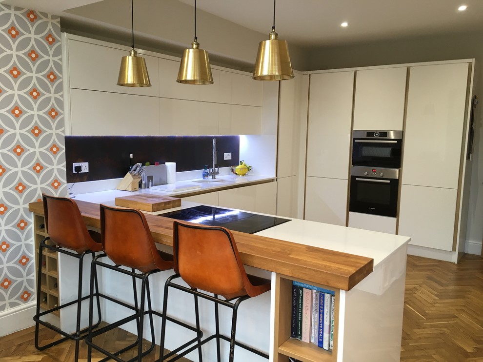 Photo of a modern kitchen in Cheshire.