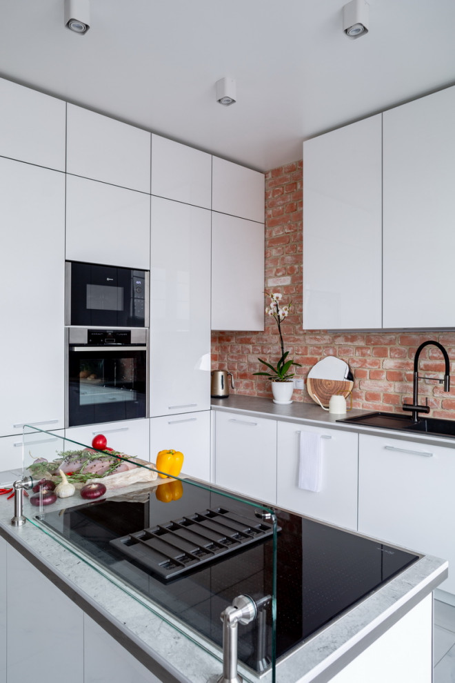 Белоснежная кухня фабрики "Кухонный двор"