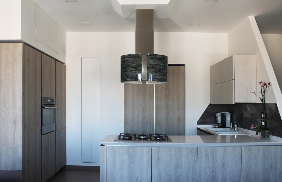 Design ideas for a mid-sized contemporary l-shaped eat-in kitchen in Naples with a drop-in sink, light wood cabinets, quartz benchtops, grey splashback, ceramic splashback, a peninsula and porcelain floors.