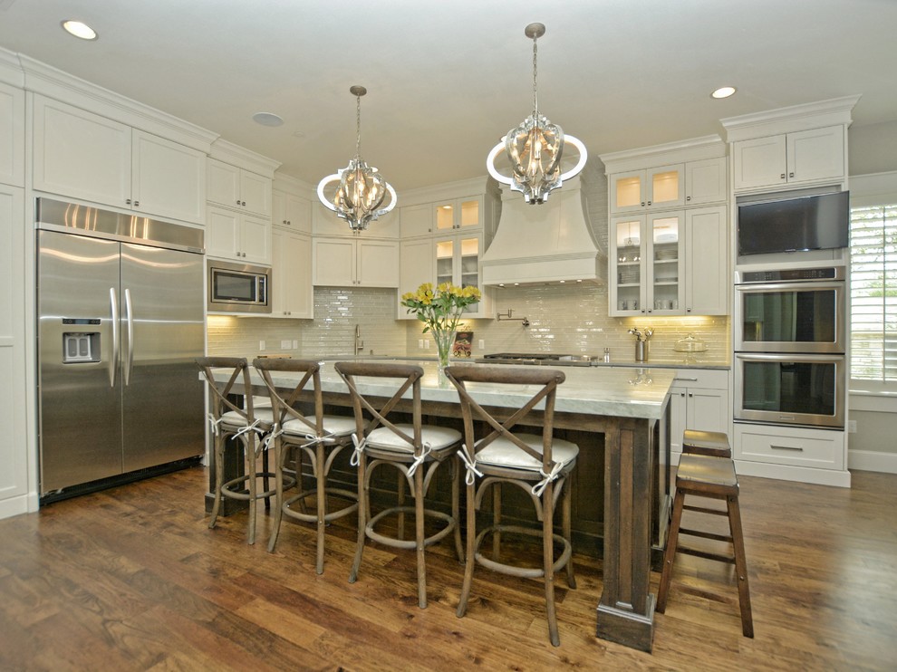 Transitional kitchen photo in Austin