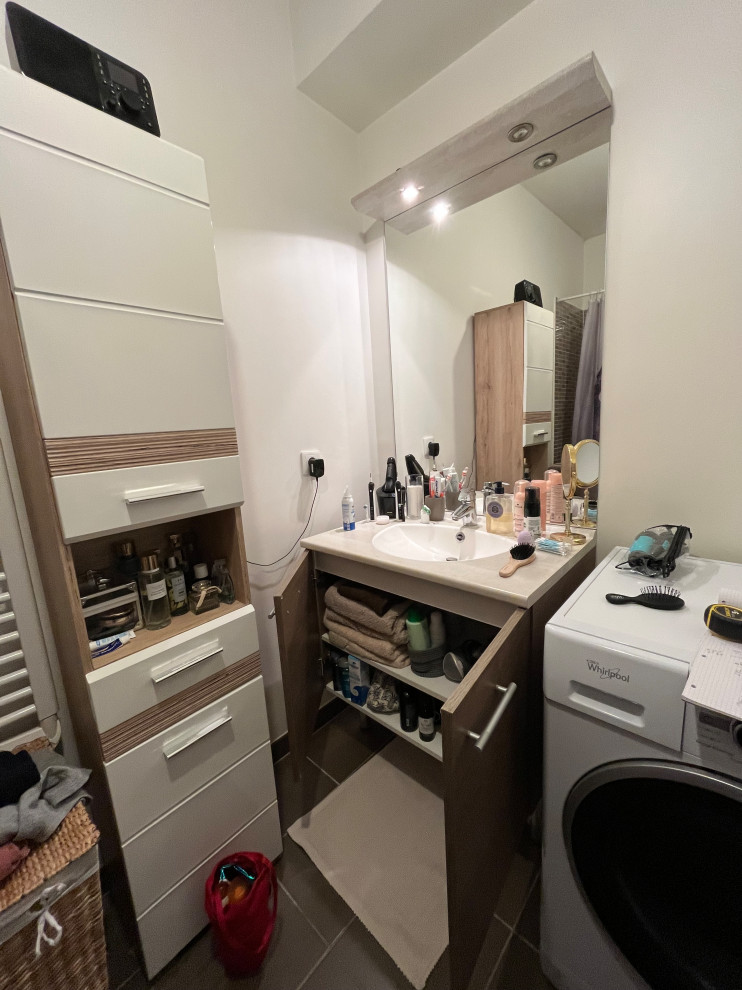 AVANT salle de bains et coin buanderie