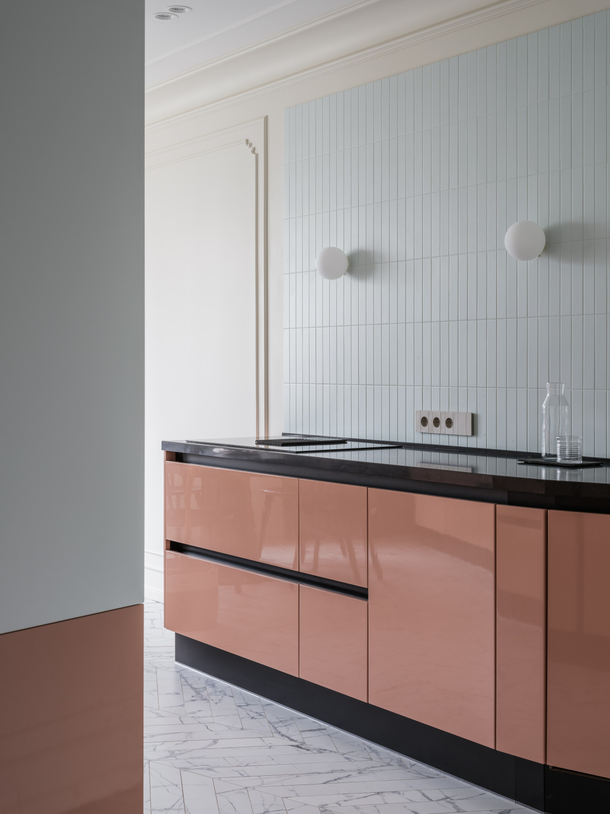 Французское настроение и мотивы шинуазри: семейная квартира