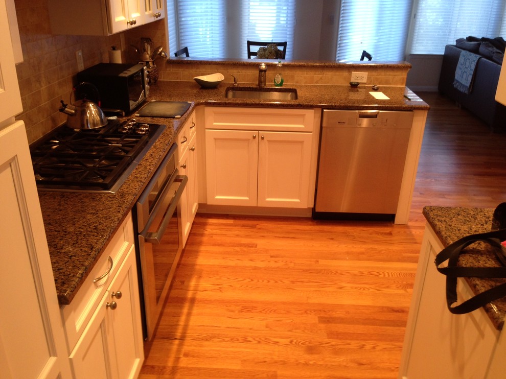 Example of a transitional kitchen design in New York