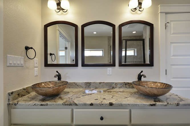 Design ideas for an arts and crafts bathroom in Austin.