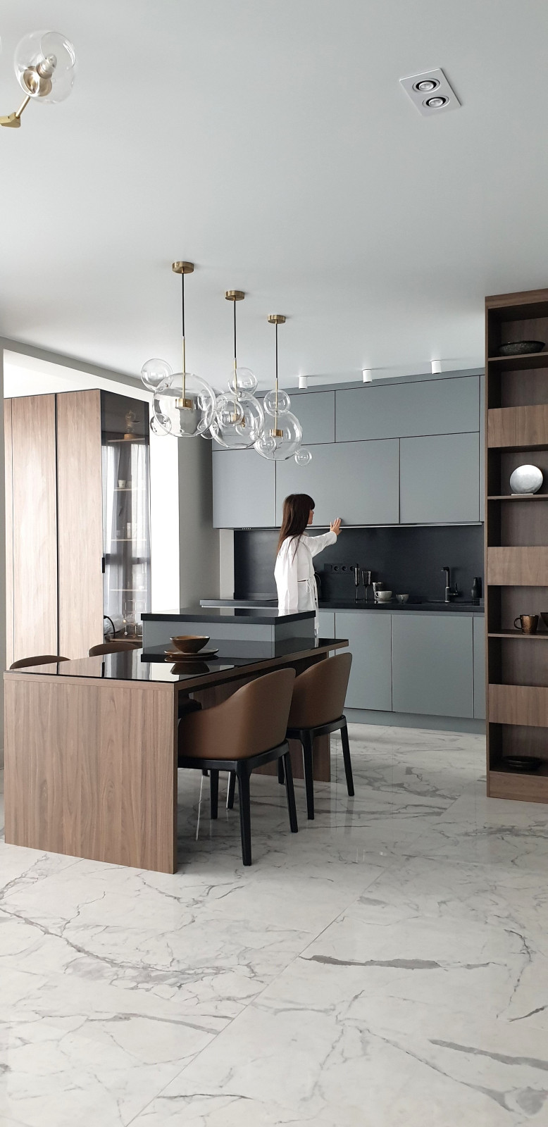 Continuation.Автор проекта в интерьере.