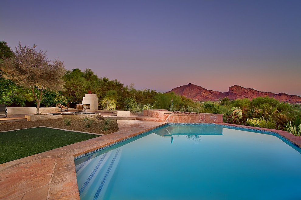 Contemporary pool in Phoenix.