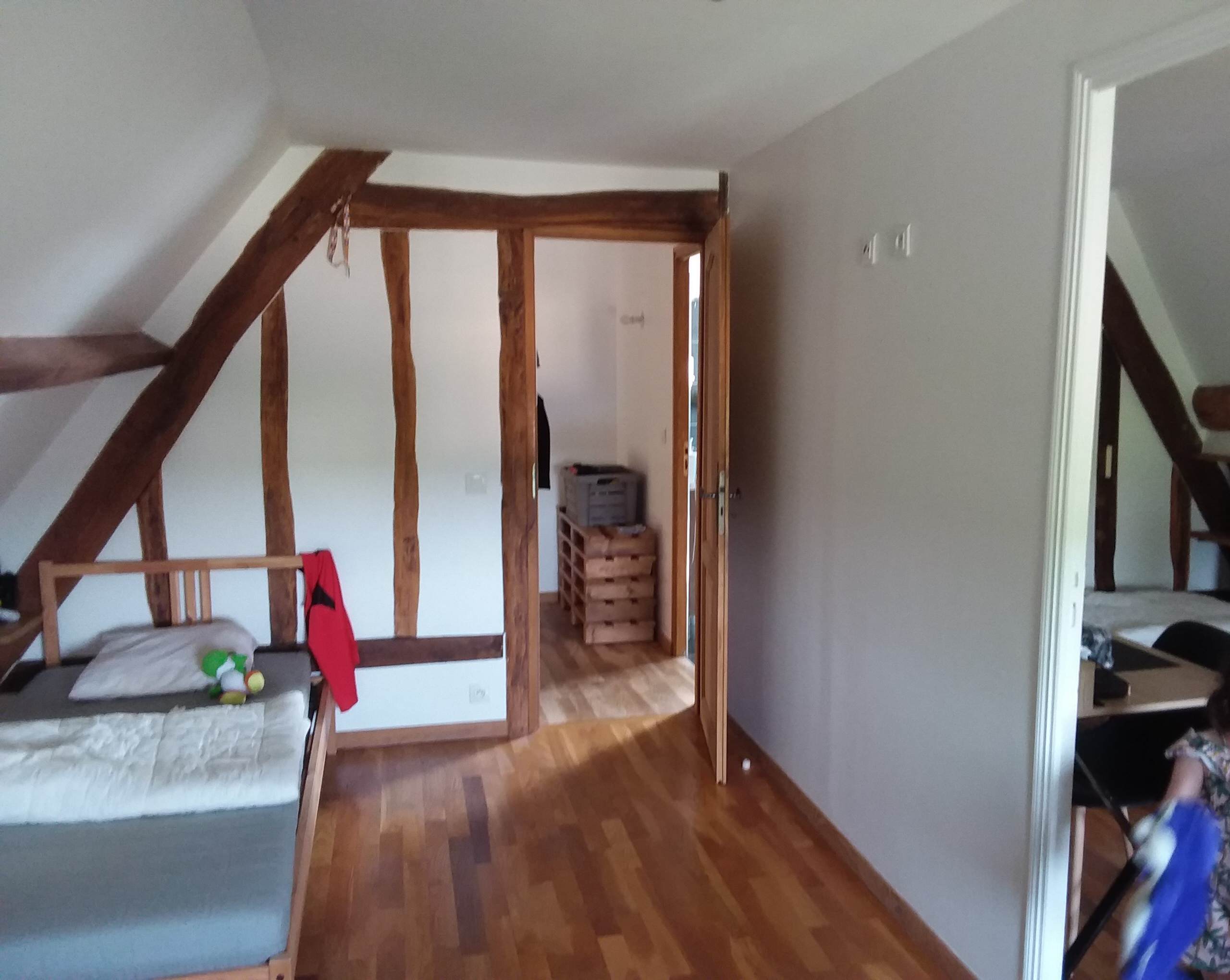 Aménagement de deux espaces chambres de réception dans une maison de campagne