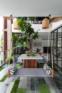 Industrial Terrace & Balcony Design Ideas, Inspiration & Images - May 2023  | Houzz In