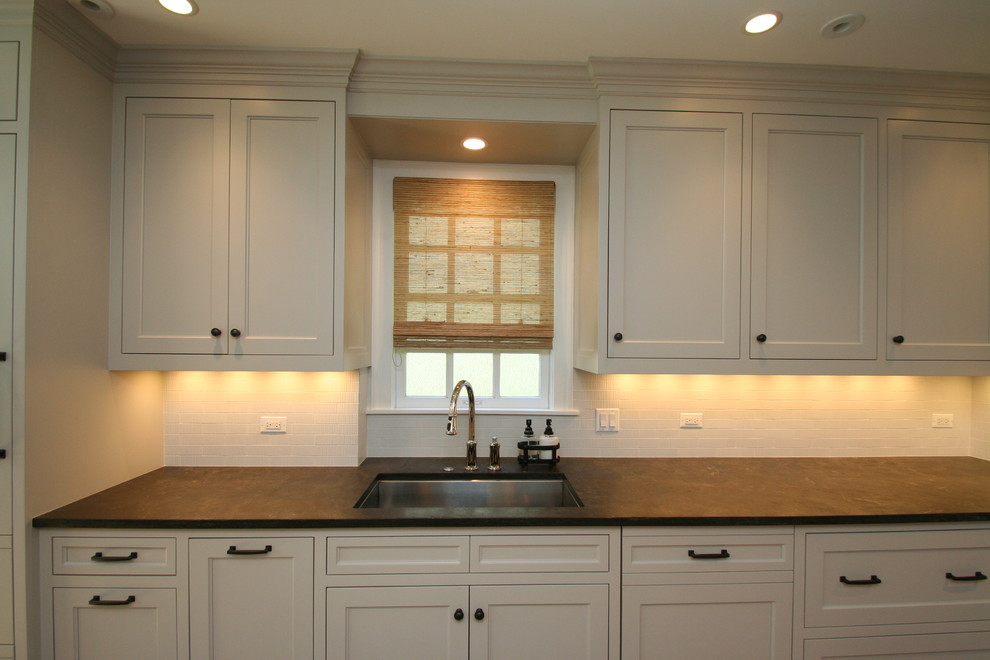 Home design - transitional home design idea in Chicago