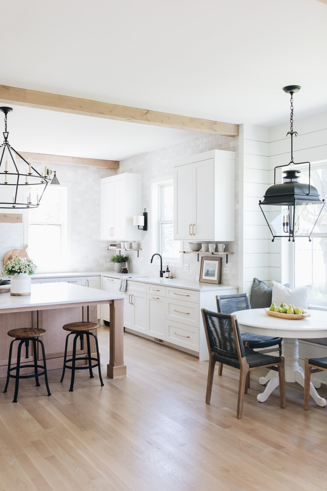 Transitional kitchen photo in Chicago