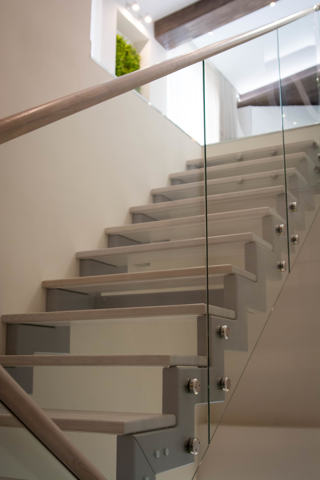 Лестница с интелектуальной подсветкой