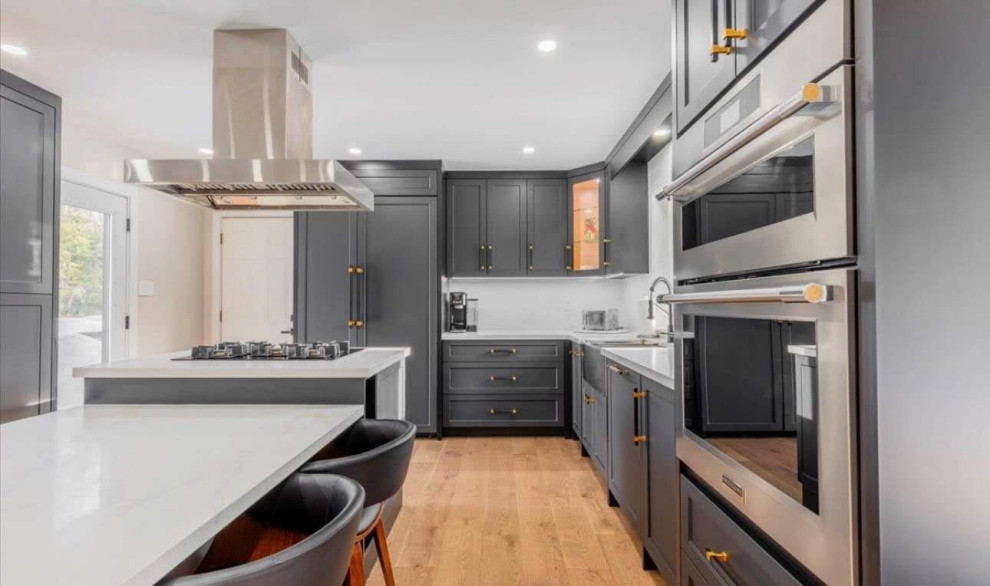 Elegant Kitchen Design - Eye catching hardware and color
