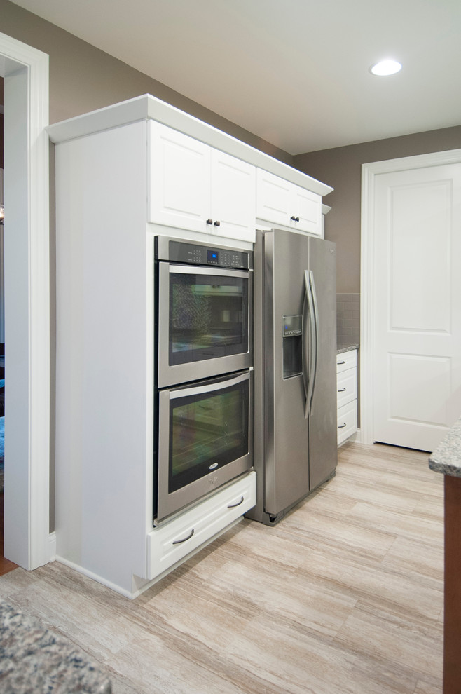 Transitional home design photo in Columbus
