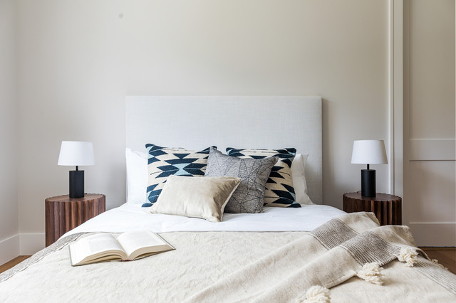 Transitional Mid-Sized Home clasico-renovado-dormitorio