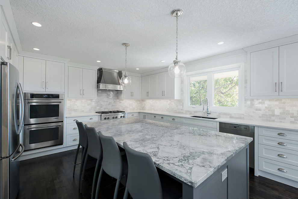 Kitchen - transitional kitchen idea in Calgary