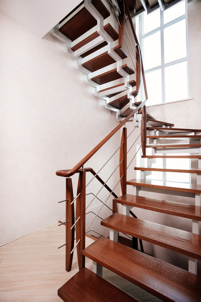 Лестница на двух металлических косоурах в д. Вурманкасы Чебоксарского района