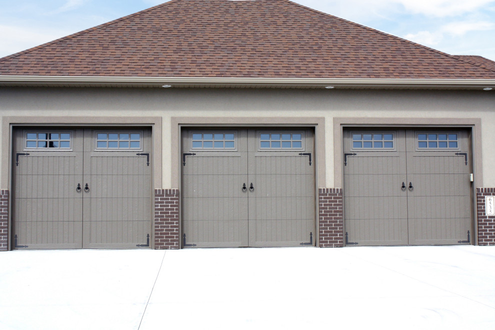 This is an example of a traditional garage in Other.