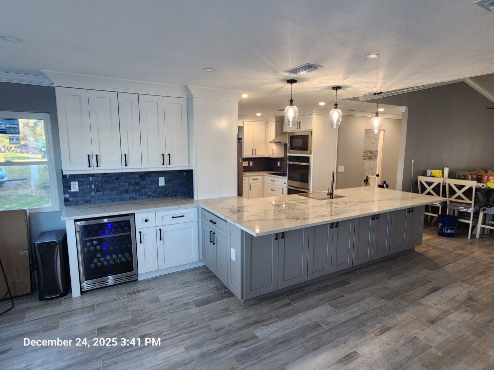 Example of an arts and crafts home design design in Tampa