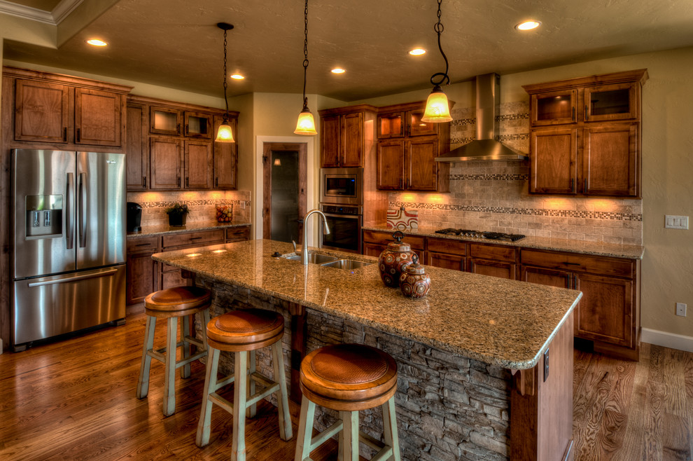 Kitchen - rustic kitchen idea in Denver