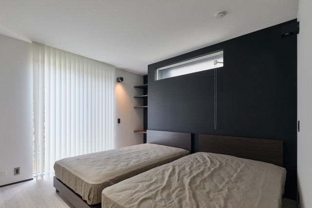S邸 moderno-dormitorio