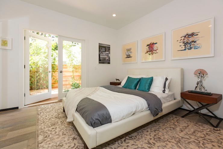 Design ideas for a modern bedroom in Los Angeles.