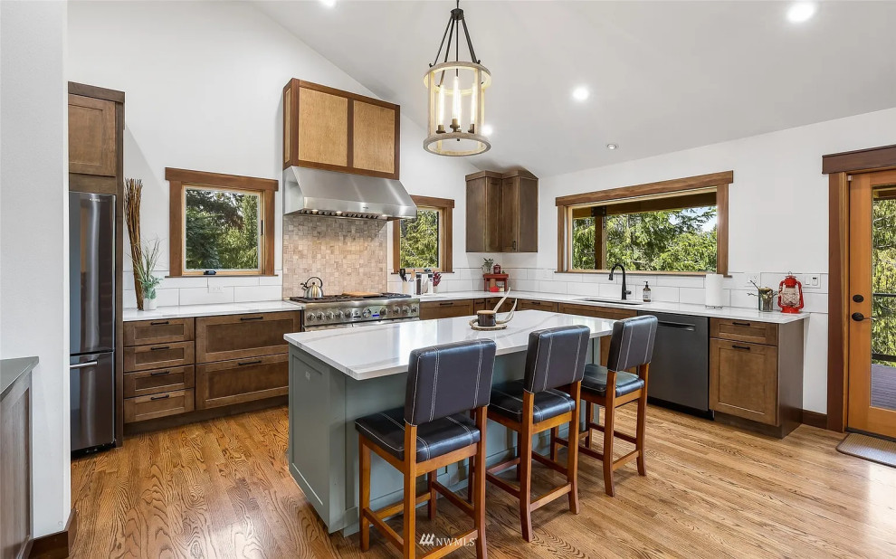 Kitchen - rustic kitchen idea in Seattle