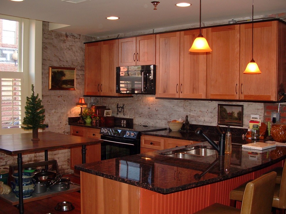 Inspiration for a mid-sized transitional kitchen remodel