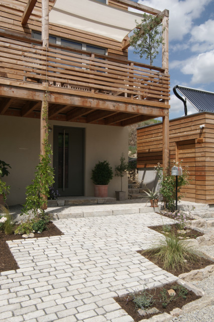 Holzhaus am Hang trendy-altan