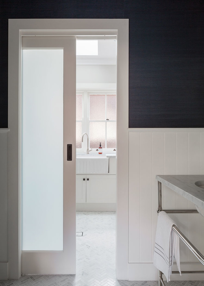 Photo of a transitional laundry room in Sydney.