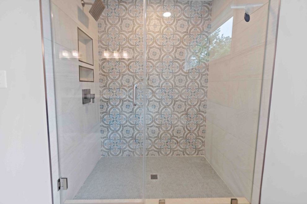 This is an example of a contemporary bathroom in DC Metro.