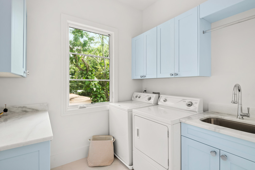 Inspiration for a transitional home design remodel in Orlando