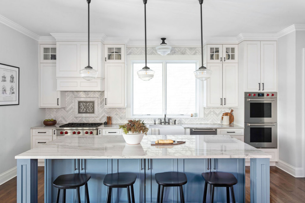 Example of a transitional kitchen design in Chicago