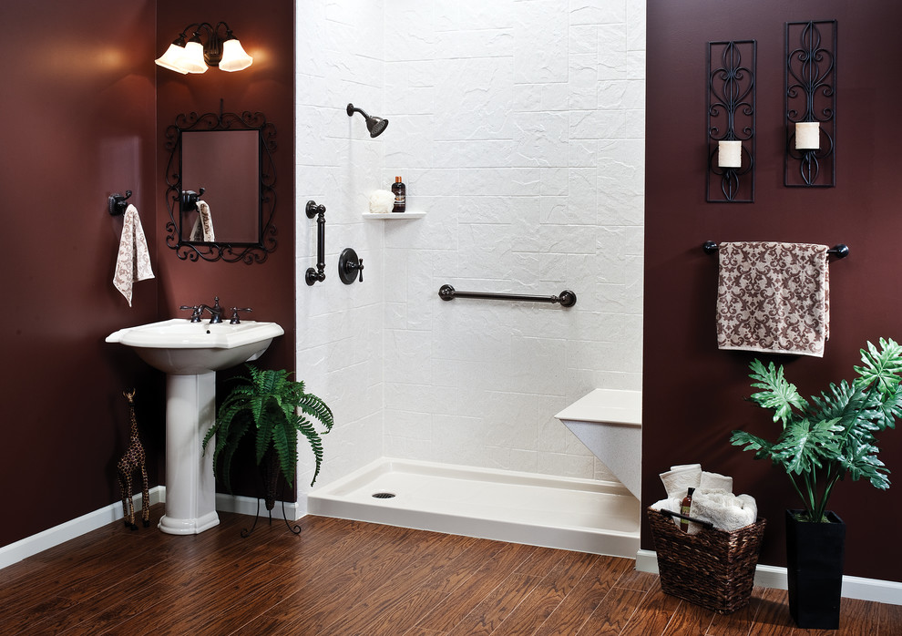 Design ideas for a traditional bathroom in Cleveland.