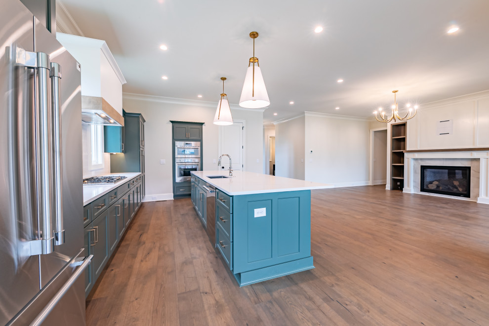 Kitchen - transitional kitchen idea in Raleigh