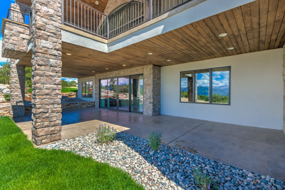 Transitional home design photo in Denver