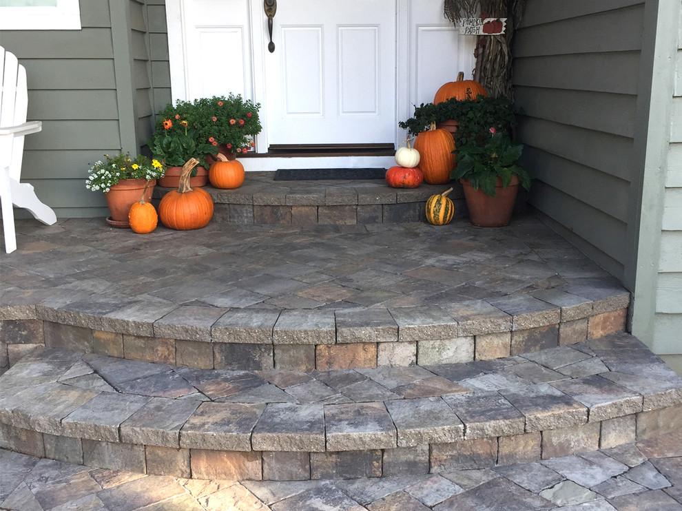 Inspiration for a front yard patio in San Francisco with natural stone pavers.