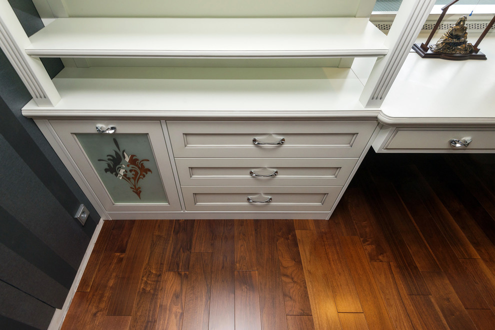 Мебель предметы интерьера в загородном доме.