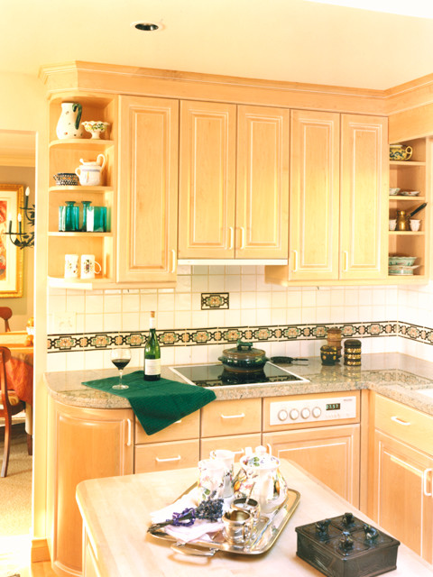 Kitchen - transitional kitchen idea in Seattle