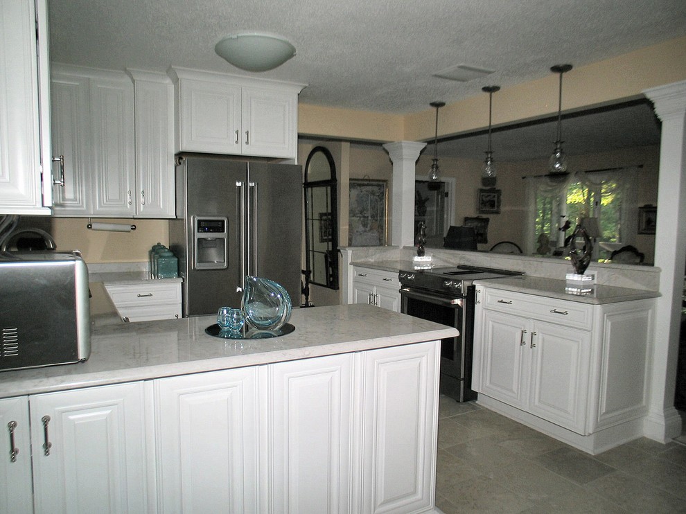 Transitional kitchen photo in Raleigh