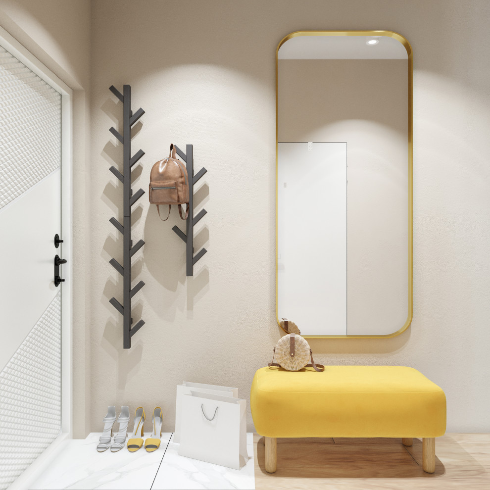 Коридор. Удобная банкетка и большое зеркало