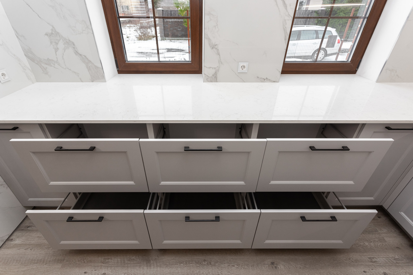 Кухня в стиле современная классика у моря