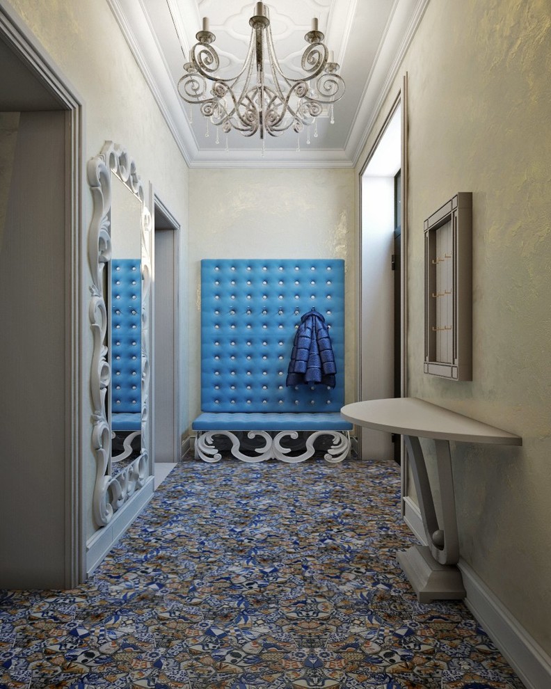 Коридор первого этажа, вход в дом