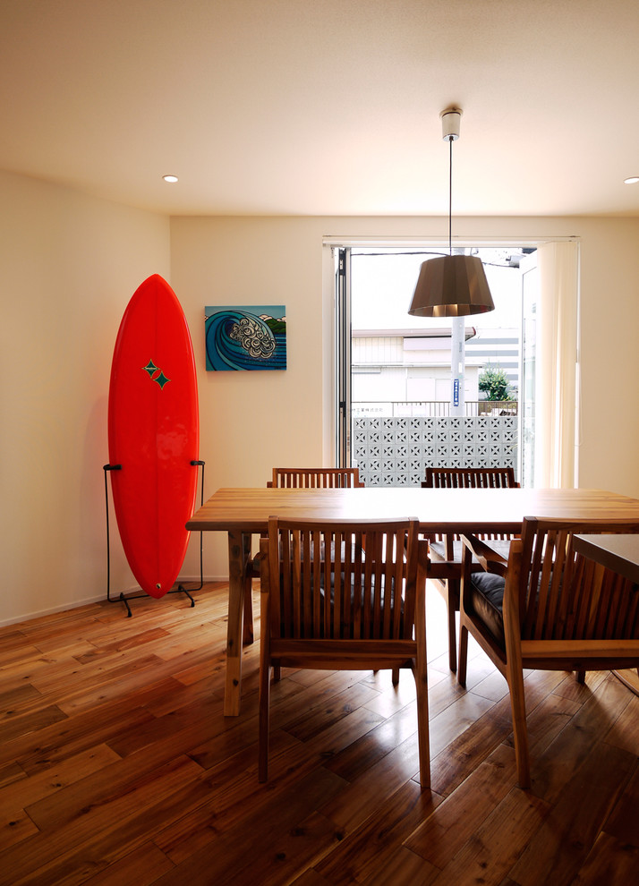 Design ideas for a beach style dining room in Tokyo.