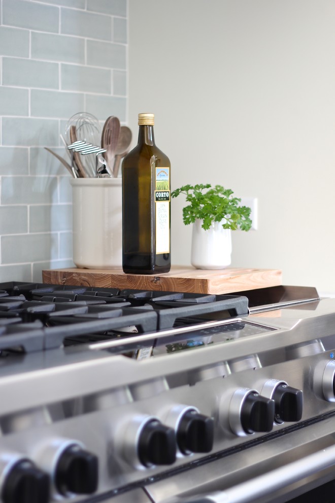 Example of a transitional kitchen design in Houston