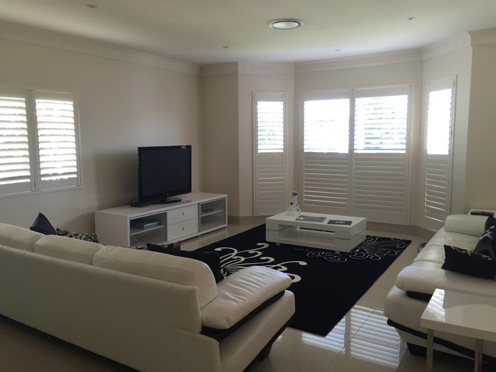 Elegant living room photo in Brisbane