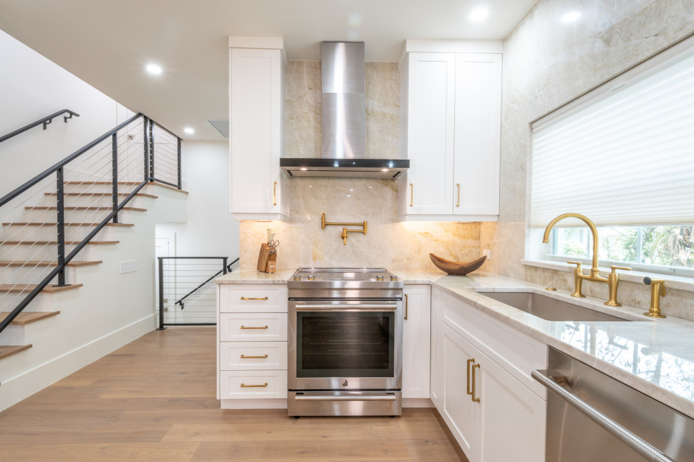 Kitchen - transitional kitchen idea in Miami