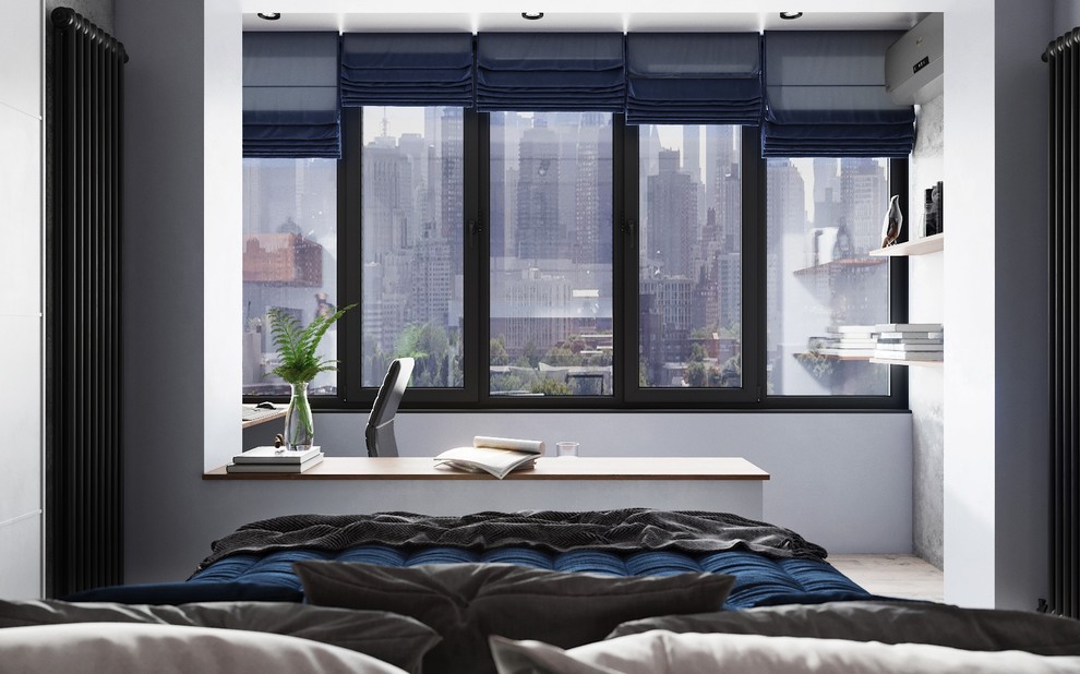 На лоджии расположилось рабочее место.