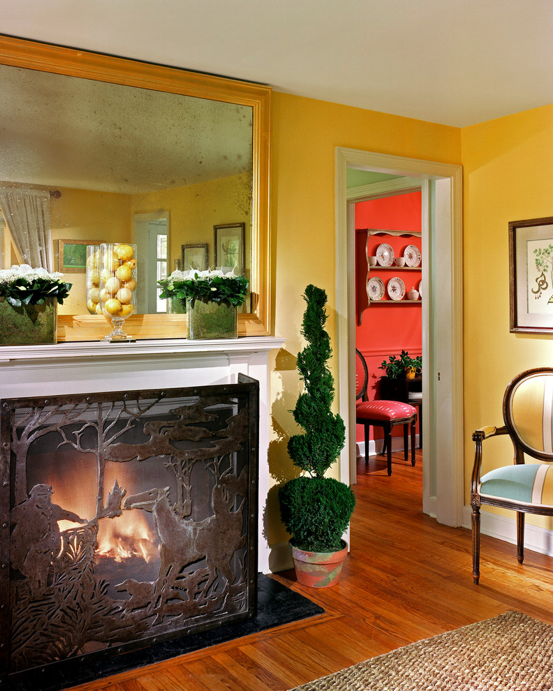 This is an example of a traditional living room in Philadelphia.