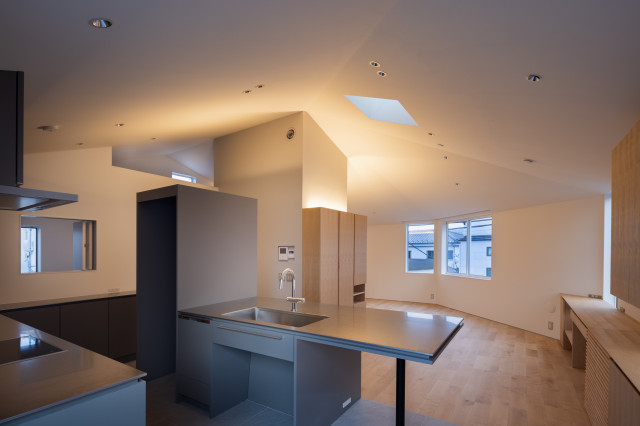参宮橋の螺旋住戸 modern-kitchen