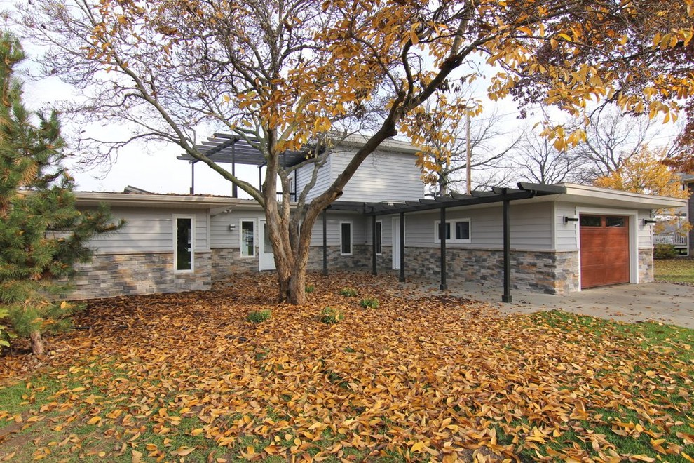 Mid-sized arts and crafts two-storey white exterior in Wichita with mixed siding and a flat roof.